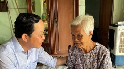Xã Thăng Bình trao tặng hơn 1.200 suất quà cho gia đình người có công