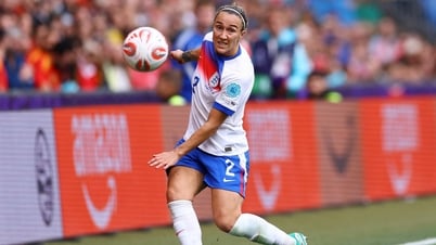 Chơi cả giải với chân gãy, Lucy Bronze cùng tuyển Anh vô địch Euro 2025