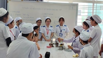 Đào tạo nhân lực y tế cho thị trường lao động