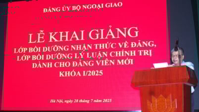 Đảng ủy Bộ Ngoại giao khai giảng lớp bồi dưỡng lý luận chính trị cho đảng viên mới, quần chúng ưu tú