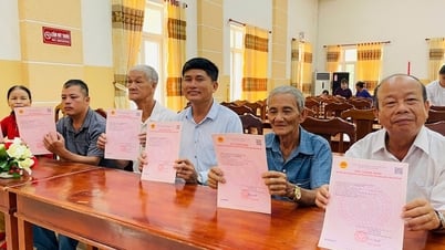 Phường Hòa Hương trao 35 sổ đỏ cho người dân