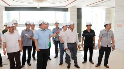 Chủ tịch UBND tỉnh Phan Huy Ngọc kiểm tra tiến độ cải tạo, sửa chữa Trung tâm Thông tin - Hội nghị tỉnh