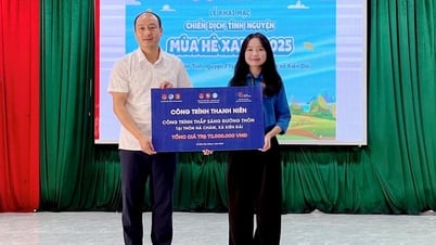 Đoàn trường Đại học Ngoại thương Hà Nội hỗ trợ xã Kiên Đài gần 80 triệu đồng thực hiện công trình thanh niên