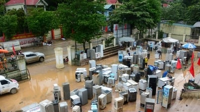 Nghệ An: Thợ điện lạnh tình nguyện “hồi sinh” thiết bị giúp dân...