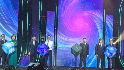 VN-Index vượt đỉnh lịch sử trong ngày kỷ niệm 25 năm thị trường chứng khoán