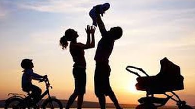 Indice de famille heureuse : Sensibiliser et développer les compétences des membres de la famille pour bâtir des familles heureuses