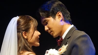 "Chạy đến ngày hôm qua" - Tình yêu và "cơm, áo, gạo, tiền" từ vở mới của Hoàng Thái Thanh