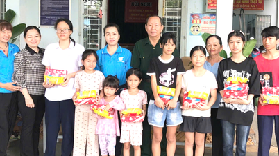 "Tiếp sức trẻ đến trường" cho học sinh nghèo vượt khó học giỏi