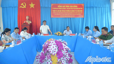 Phó Chủ tịch Thường trực UBND tỉnh Đồng Tháp Trần Văn Dũng làm việc với xã Bình Ninh
