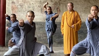'CEO khoác áo cà sa trụ trì' Thích Vĩnh Tín kéo Thiếu Lâm Tự vào vòng xoáy thế tục ra sao?