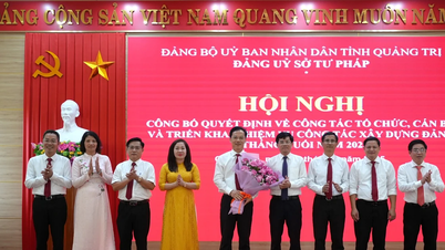 Công bố các quyết định về tổ chức và cán bộ thuộc Đảng bộ Sở Tư pháp