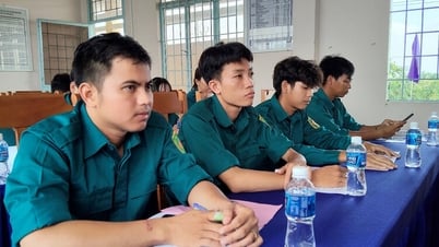 El 1er Congreso de Miembros del Partido de la Célula Militar de la Comuna de Vinh Hanh