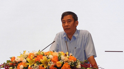 การพัฒนาบุคลากรและปรับปรุงสถาบันและนโยบายสำหรับครู