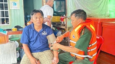 Biên phòng Nam Du liên tục cứu hộ 2 phương tiện bị chìm