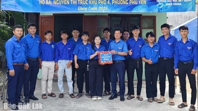 Tỉnh Đoàn Đắk Lắk thăm đội hình tình nguyện Mùa hè xanh tại phường Phú Yên