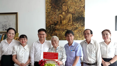 Đồng chí Nguyễn Mạnh Cường thăm văn nghệ sĩ tiêu biểu