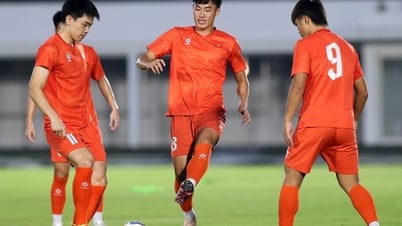 Chủ tịch LĐBĐ Việt Nam truyền động lực cho U23 Việt Nam trước trận chung kết