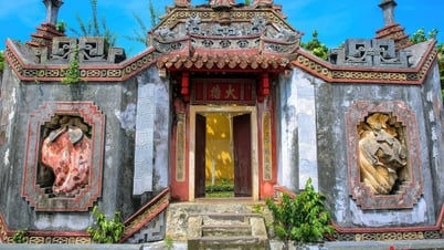 Cổng tam quan tinh tế còn sót lại của ngôi chùa được xây từ thế kỷ 17 ở Hội An
