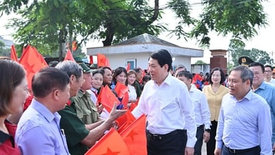 Chủ tịch nước Lương Cường kiểm tra vận hành hoạt động hệ thống chính...