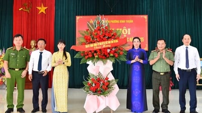 Phó Bí thư Thường trực Tỉnh ủy Lê Thị Kim Dung dự Ngày hội Toàn dân bảo vệ an ninh Tổ quốc phường Bình Thuận