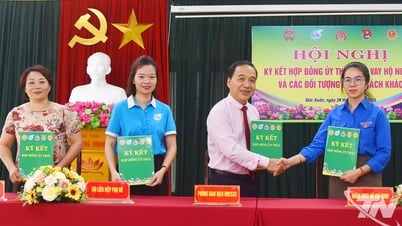 Ký hợp đồng uỷ thác cho vay hộ nghèo và đối tượng chính sách