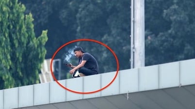 Nóng: U.23 Việt Nam bị ‘đột nhập’ buổi tập kín, ông Kim mời ra ngoài người lạ trên nóc nhà