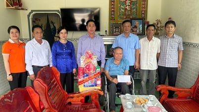 Đồng chí Trưởng Ban Tuyên giáo và Dân vận Tỉnh ủy thăm, tặng quà gia đình chính sách nhân dịp Ngày Thương binh – Liệt sĩ 27/7