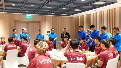 Lãnh đạo VFF động viên tinh thần U23 Việt Nam trước trận chung kết Đông Nam Á