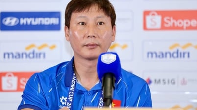 HLV Kim Sang-sik thừa nhận căng thẳng và áp lực: Nhưng U.23 Việt Nam sẽ thắng Indonesia để vô địch