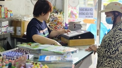 Phụ huynh chi tiền triệu để mua dụng cụ học tập, sách giáo khoa