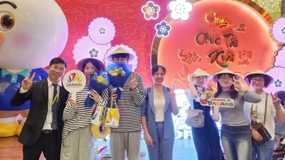 Du khách Hàn Quốc tới Đà Nẵng được nhận nhiều quà tặng