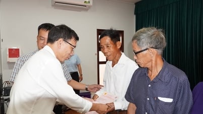 Xã Tiên Phước trao 21 Giấy chứng nhận quyền sử dụng đất cho người dân