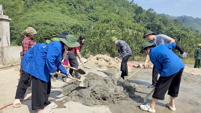 Khởi công làm đường bê tông vào điểm trường Mầm non Kiến Thiết
