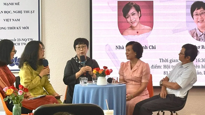 Cánh cửa ngoại giao từ văn học