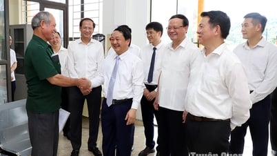 ハウ・ア・レン省党書記がタン・トラオ村を訪問