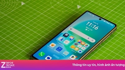 これは現在入手可能な最も薄い折りたたみ式スマートフォンです