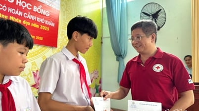 Focus Travel Group trao 50 suất quà cho học sinh, sinh viên