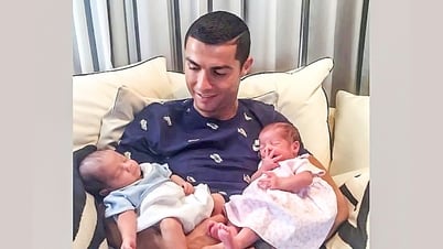 Cristiano Ronaldo once held two players Nuno Mendes and Vitinha when they were young?