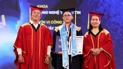 호아센 학생 1,500여 명, 예상치 못하게 졸업 가운 받아