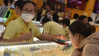 Giá vàng hôm nay, 3-7: Tiếp tục nóng lên