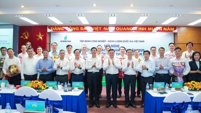 Petrovietnam ยกย่องหน่วยงานที่โดดเด่นด้านการผลิตและธุรกิจในช่วง 6 เดือนแรกของปี
