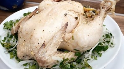 Hãy đổi vị cho gia đình bằng món gà hấp rau răm thơm nồng, mới lạ