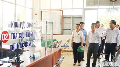 Standing Vice Chairman of the Provincial Fatherland Front Committee Dinh Van Dung inspected the administrative operation situation in My Tinh An commune.