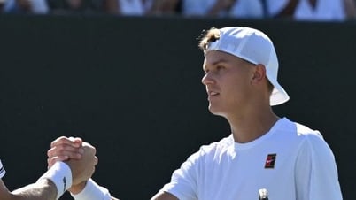 Sau Wimbledon, Holger Rune gặp rắc rối vì rao bán vợt hỏng
