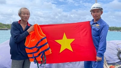 Trung tâm Dịch vụ Hậu cần - Kỹ thuật đảo Trường Sa khắc phục sự cố cho tàu cá tỉnh Gia Lai