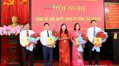 Văn phòng Đoàn ĐBQH và HĐND tỉnh công bố các quyết định về công tác cán bộ