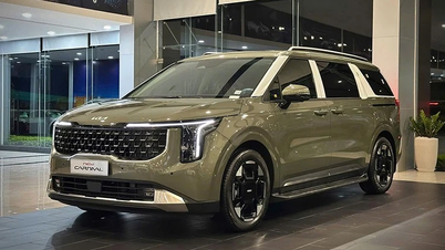 Kia Carnival is discounted up to more than 100 million VND at the dealer