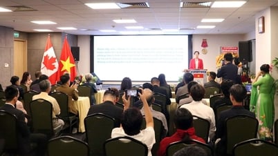 Rencontre d'amitié pour célébrer le 158e anniversaire de la Fête nationale du Canada à Hô-Chi-Minh-Ville