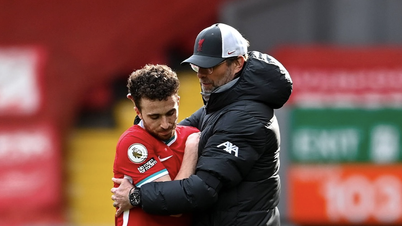 L'entraîneur Klopp souffre énormément, les fans de Liverpool déposent des couronnes à Anfield pour commémorer Diogo Jota
