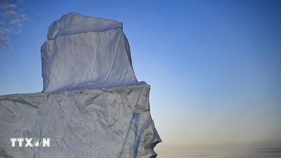 Antarctic ice melts at record speed due to unusually salty seawater